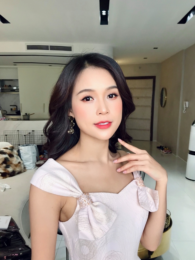 Trong một clip hậu trường, Ngô Kiến Huy từng tiết lộ về tài sản của hot girl Sam. Nam ca sĩ từng cho biết khối tài sản của Sam lên đến 50 tỷ. Dù không phủ nhận hay khẳng định nhưng nhìn vào loạt tài sản của nữ diễn viên 9X thì con số này không phải là không có cơ sở.
