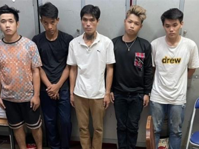 Pháp luật - Bắt 5 đối tượng trong vụ đến nhà người yêu cũ đòi tiền rồi chém