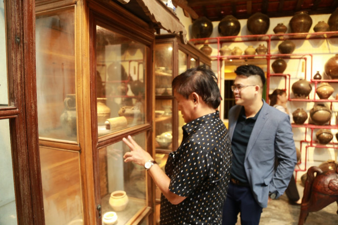 Ở lần đầu tiên ra mắt này, không gian chính của bảo tàng trưng bày 108 hiện vật gốm tiêu biểu từ thời tiền Sa Huỳnh - Sa Huỳnh (cách ngày nay 3.000 năm - 2.500 năm), thời Champa (thiên niên kỷ 1 đầu công nguyên), thời Lý - Trần đến thời Nguyễn (thế kỷ 19 - 20) với chủ đề “Sông Hương - nơi gặp gỡ các nền văn hóa”.