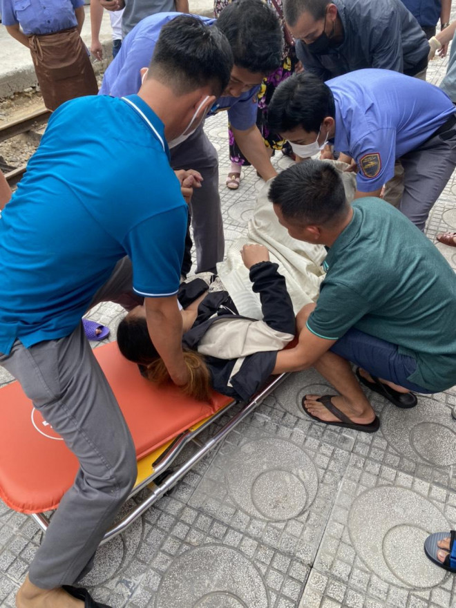 Sản phụ trở dạ ngay trên tàu