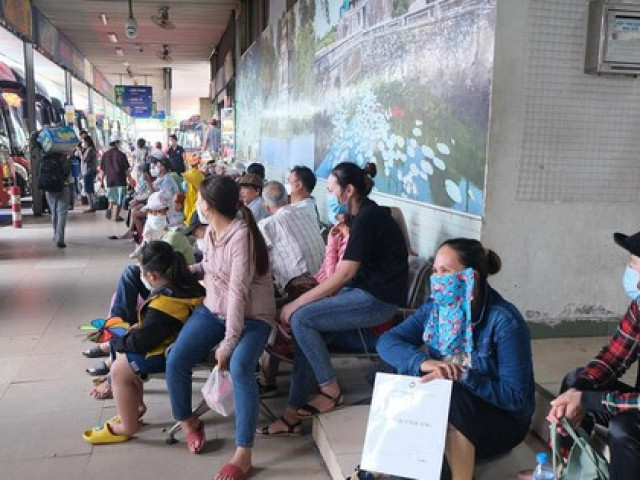 Thị trường - Tiêu dùng - Nhiều nhà xe giữ nguyên giá vé để hút khách dịp lễ 30/4