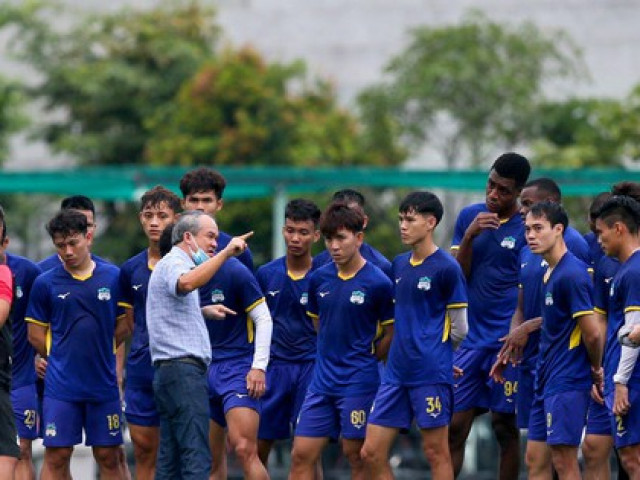 Bóng đá - Bầu Đức: ‘Đừng để người ta coi mình là lót đường’