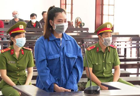 Bị cáo Lê Thị Dung tại toà.