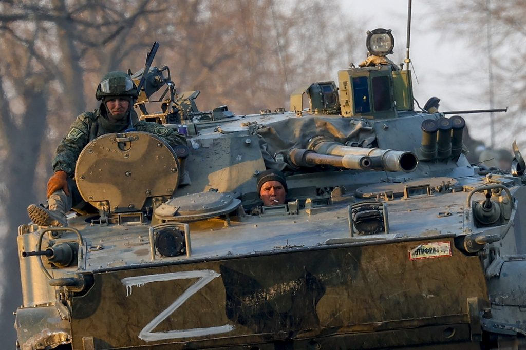 Xe tăng Nga ở Donbass (ảnh: AP)