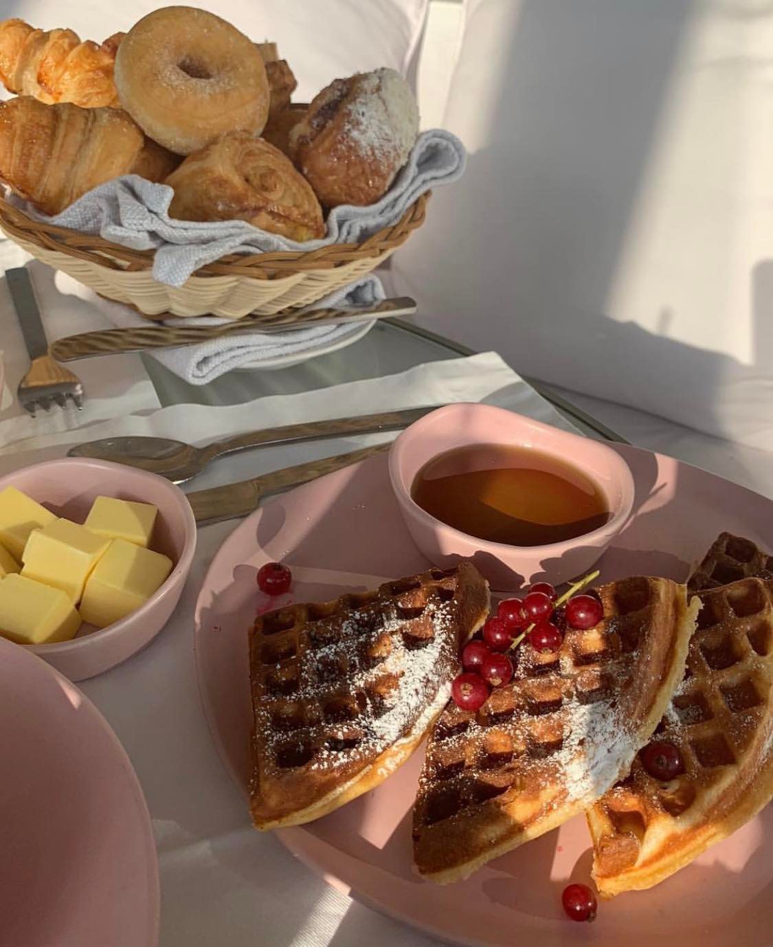 Cô luôn chú trọng vào một bữa sáng đầy đủ dưỡng chất nhưng không quá nhiều calories.
