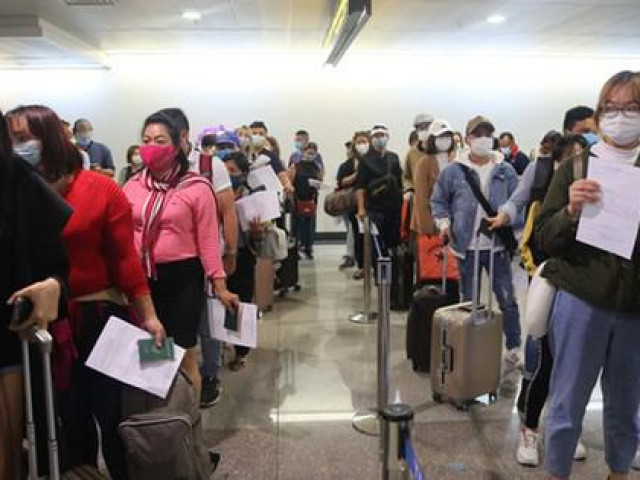 Tin tức trong ngày - TP HCM kiến nghị tạm ngưng việc khai báo y tế khi nhập cảnh Việt Nam