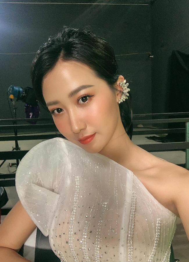 Không bó buộc bản thân vào một phong cách thời trang nhất định, Kiều Ly Phạm thu hút mọi ánh nhìn nhờ khả năng biến tấu trong mọi set đồ, khi thì quyến rũ, gợi cảm, khi thì năng động, cá tính nhưng vẫn vừa ý, đẹp mắt người nhìn.
