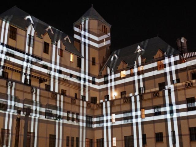 Thời trang - Burberry vinh danh túi Lola bằng bữa tiệc lộng lẫy