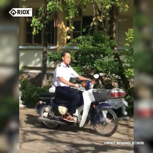 Dũng cùng chiếc “siêu xe” của mình đã chiếm được trái tim Hà Lan.