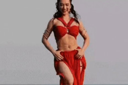 Mỹ nhân "thân hình cơ bắp": Ai qua mặt được Angela Phương Trinh?