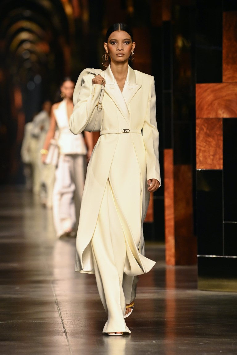 Cung hoàng đạo Kim ngưu mặc gì cho tháng tuổi của mình? - 8