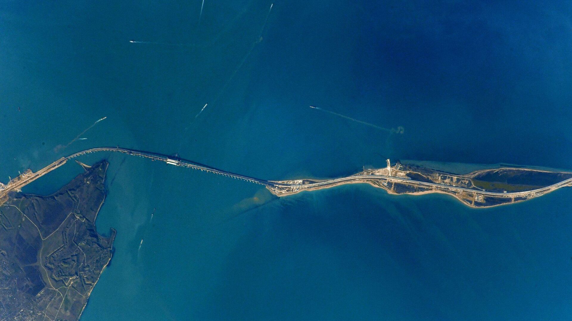Cây cầu kết nối bán đảo Crimea với lục địa Nga.