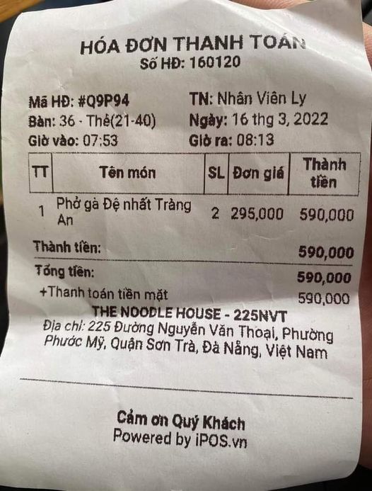 Hình ảnh tờ hóa đơn của một vị khách chia sẻ trên mạng xã hội về giá của hai bát phở gà.
