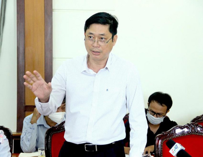 ĐB Huỳnh Hồng Thanh, Phó Ban đô thị, HĐND TP.HCM, nêu các vướng mắc trong thực hiện dự án ODA. Ảnh: LÊ THOA