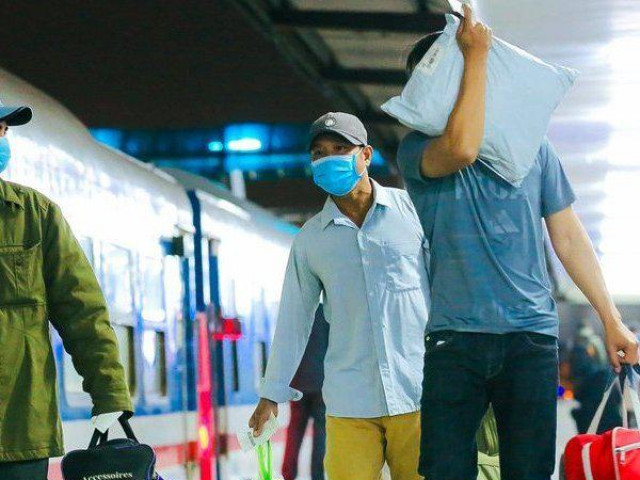 Thị trường - Tiêu dùng - Đường sắt "cháy vé" dịp lễ 30/4 - 1/5