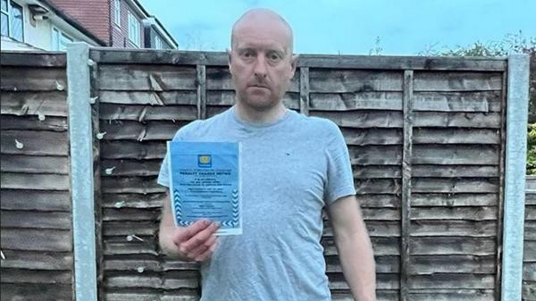 Matthew rất ngạc nhiên khi nhận được yêu cầu nộp phạt. Ảnh: Matthew Cole.