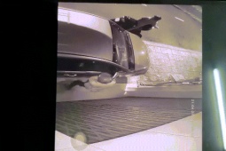 Phi thường - kỳ quặc - Clip đôi nam nữ "vặt" gương chiếu hậu ô tô trong khoảng 30 giây ở TP.HCM gây phẫn nộ