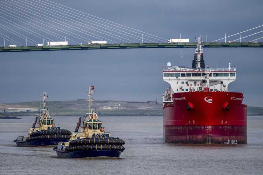 Tàu chở dầu của Nga vận chuyển dầu tới Anh hồi đầu tháng 4 (ảnh: WSJ)