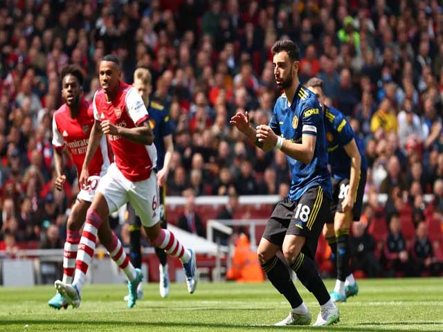 Bóng đá - Thảm họa Fernandes: Đá hỏng 11m, "biếu" bàn cho Xhaka & thoát thẻ đỏ