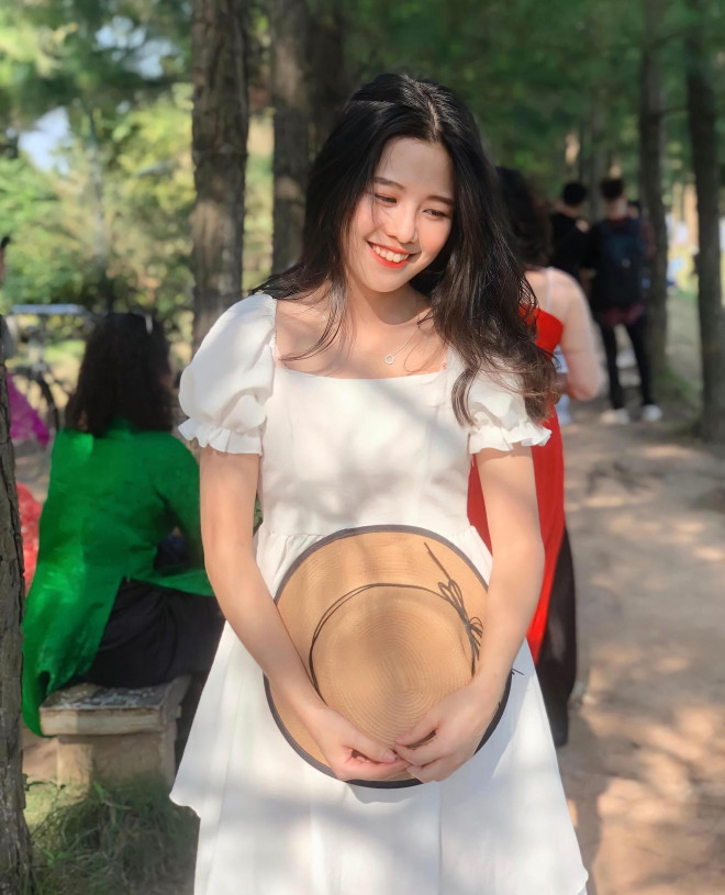 “Trước đây mình là người rất nóng tính, việc ăn chay không những nuôi dưỡng cơ thể của mình mà còn nuôi dưỡng tính cách. Mình thay đổi rất nhiều, tính cách nhẹ nhàng và điềm đạm hơn. Mọi người bảo mình như một con người khác bởi vì có quá nhiều sự thay đổi tích cực”, Loan nói - Ảnh NVCC