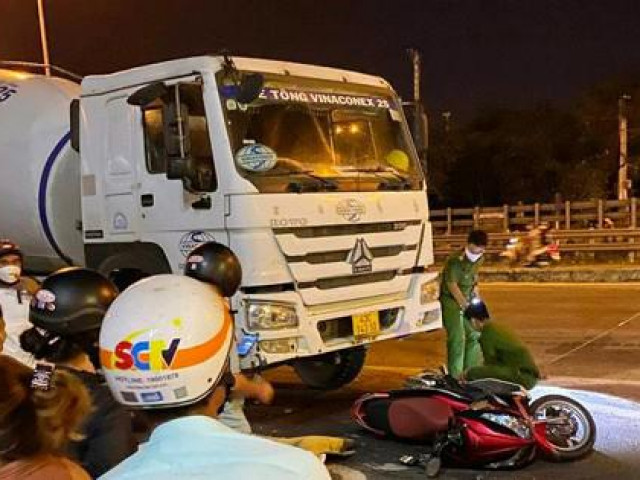 Tin tức trong ngày - Nữ công nhân đi mua dép cho con bị xe bê tông đâm tử vong