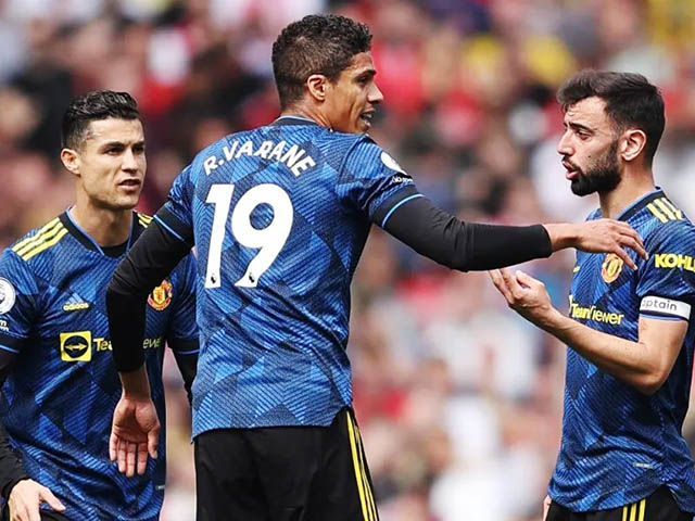 Bóng đá - Phòng thay đồ MU hóa "thảm họa" sau trận thua Arsenal, đầu hàng đua top 4