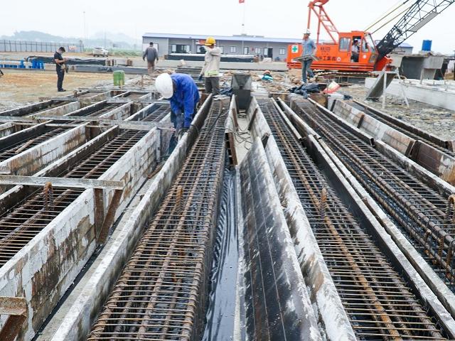 Thị trường - Tiêu dùng - Giá vật liệu xây dựng tăng đột biến, Bộ GTVT cho tạm dừng một số dự án