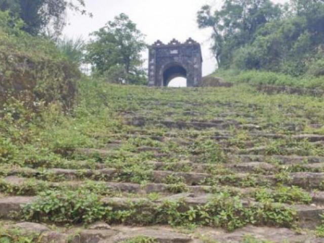 Tin tức trong ngày - Cụ bà hơn 40 năm quét dọn “Cổng trời” trên đỉnh Hoành Sơn