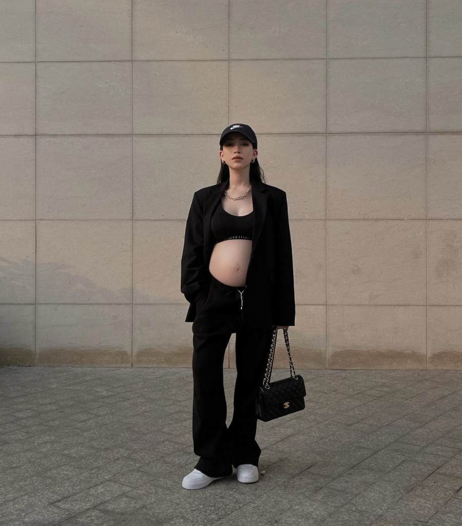 The rich woman Minh Plastics: A stylish pregnant woman is not afraid to show her belly, showing off her sexy bust on the street - 9