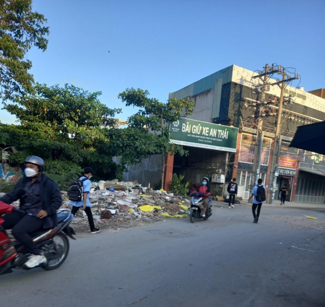 Khu vực lấn kênh làm bãi giữ xe