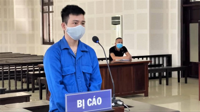 Vì ghen tuông, Huỳnh Đình Tiến rút kéo đâm người gạ tình vợ mình thủng phổi, nhận án 9 năm tù vì tội giết người