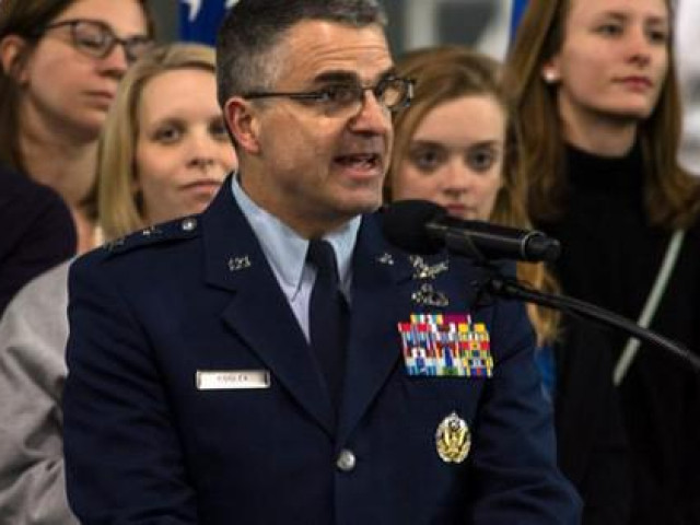 Thế giới - Tướng Mỹ thân bại danh liệt vì làm bậy với em dâu