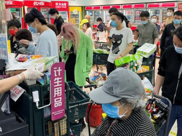 Thế giới - Cận cảnh mua sắm hoảng loạn chưa từng thấy ở Bắc Kinh