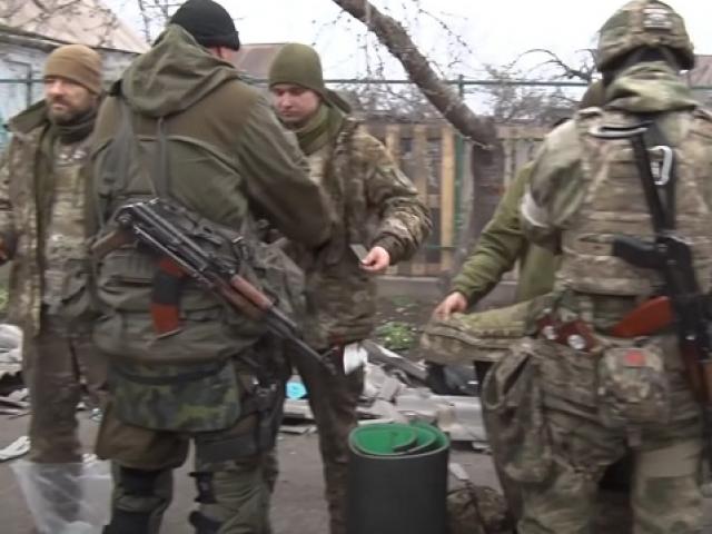 Báo Nga: Sĩ quan đầu hàng tiết lộ mâu thuẫn giữa binh sĩ Ukraine và tiểu đoàn Azov