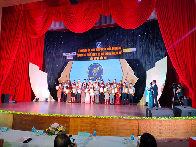 Công ty Cổ phần Công nghệ Tập đoàn A12 nhận giải thưởng “Top 100 sản phẩm, dịch vụ tốt nhất cho gia đình, trẻ em được người tiêu dùng, độc giả Báo LĐ&XH bình chọn”.