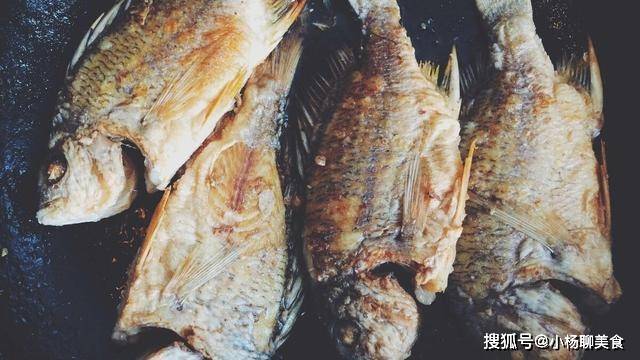 No matter what type of fish you fry, remember 3 tips before you put it in the pan to make the skin crispy and delicious - 3