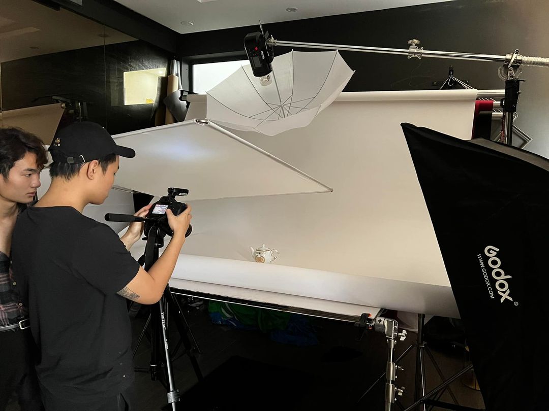 Một buổi quay hình của đạo diễn Hoàng Trung Hiếu và ekip