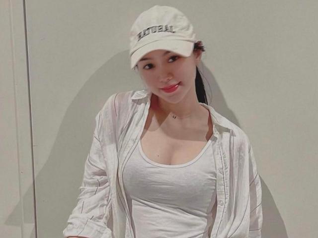 Thời trang - Quỳnh Kool diện đẹp set đồ thể thao năng động