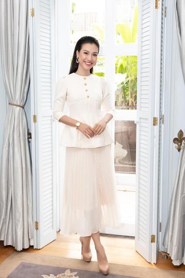 Runner-up Hoang Oanh is more and more beautiful and radiant, smashing rumors of a broken marriage - 7