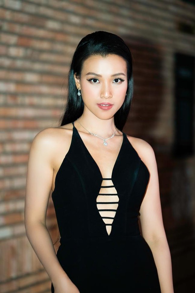 Runner-up Hoang Oanh is more and more beautiful and radiant, smashing rumors of a broken marriage - 1