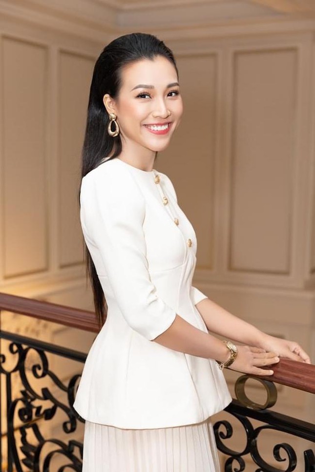 Runner-up Hoang Oanh is more and more beautiful and radiant, smashing rumors of a broken marriage - 8