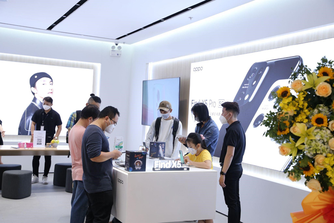 OPPO launched the OPPO Experience Store chain nationwide in April 2022, providing a world-class experience space for users - 2
