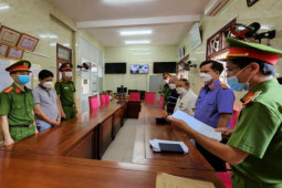 Tin tức trong ngày - Tài xế ôtô lao vào tiệm bánh mì bị bắt tạm giam 4 tháng