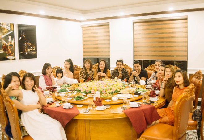 Thực khách tại nhà hàng