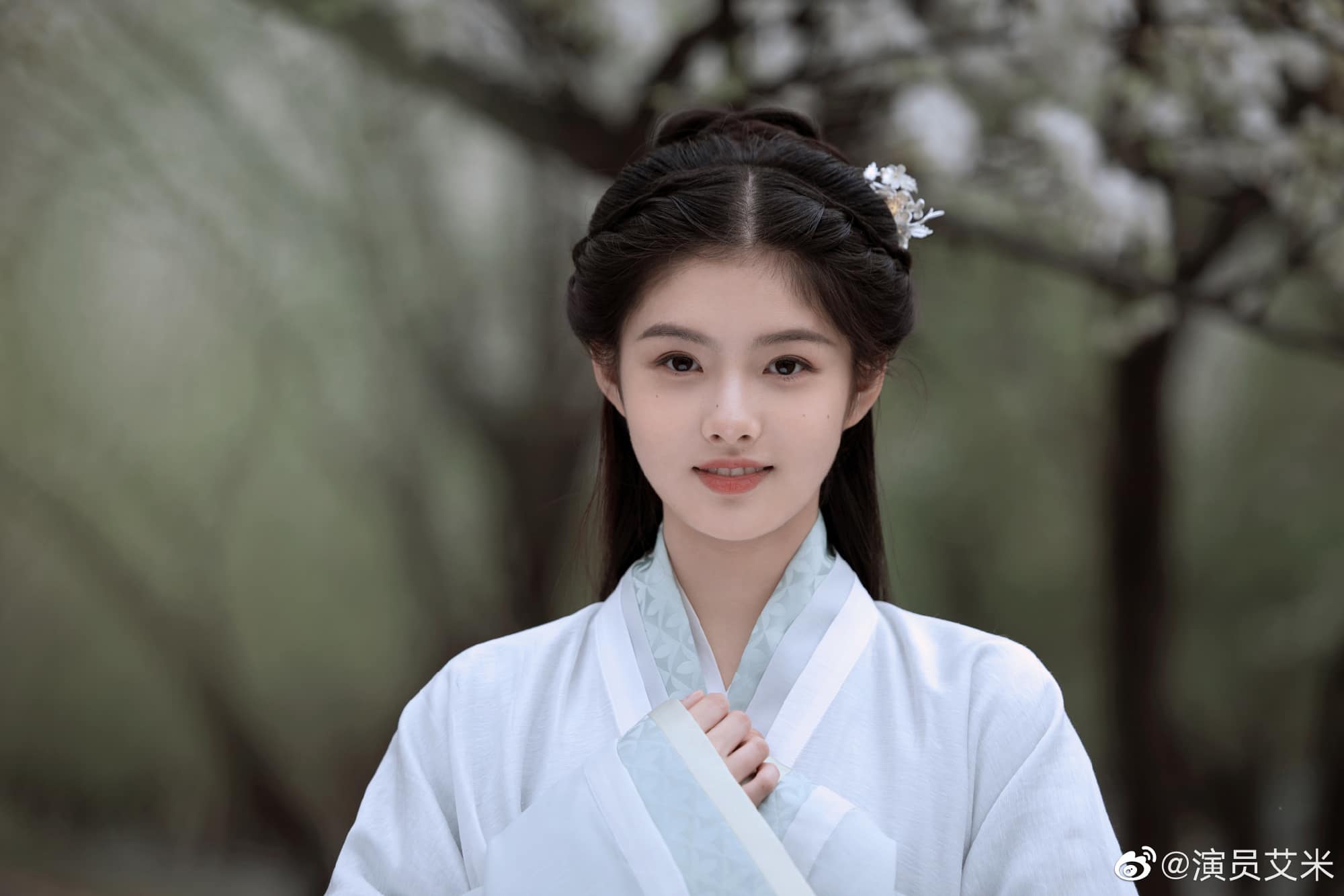 Girls 14, 15 years old have been praised as " billion-billion-dollar fairy"  compared to Liu Yifei - 6