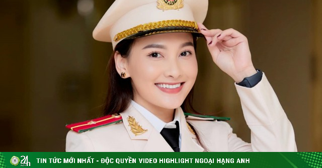 Bao Thanh is radiant in a police uniform, saying a sentence that makes fans sobbing