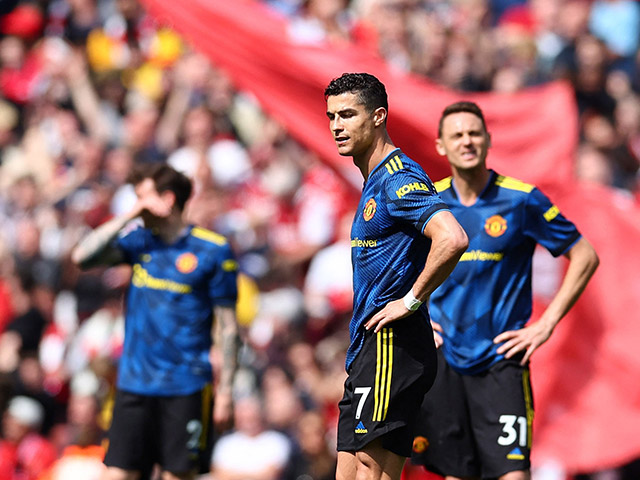 Bóng đá - MU "đại loạn" dễ buông Ngoại hạng Anh, Liverpool âu lo đấu "ngựa ô" Cúp C1 (Clip 1 phút Bóng đá 24H)