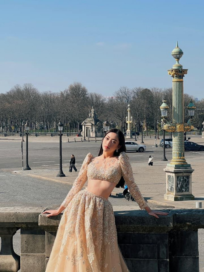 Wearing a see-through crop-top, Luong Thuy Linh surprised fans by showing her 'surreal' waist  - first