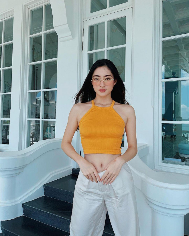 Wearing a see-through crop-top, Luong Thuy Linh surprised fans by showing her 'surreal' waist  - 6