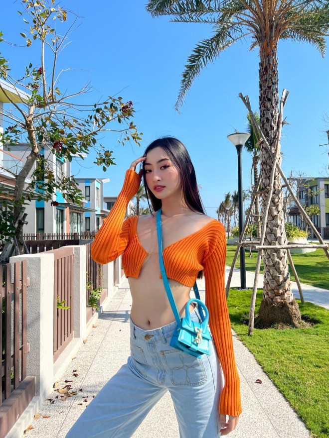 Wearing a see-through crop-top, Luong Thuy Linh surprised fans by showing her 'surreal' waist  - 8
